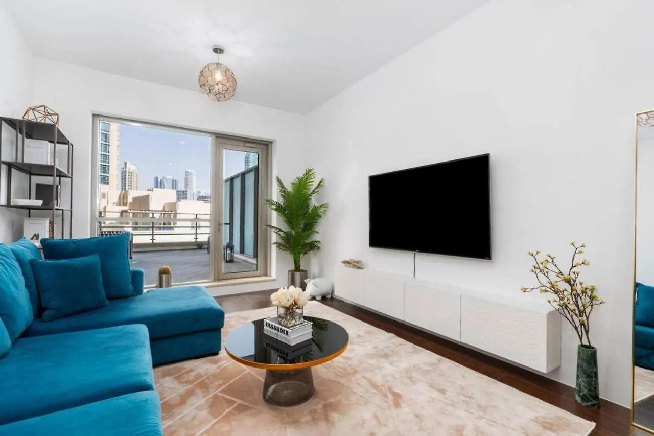 Stylish And Central 1 Bd In Downtown Dubai Apartment
